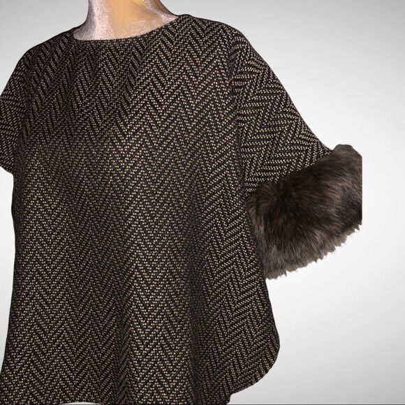Tashon Nwot faux fur trim cute black top with cream chevron print - Picture 7 of 14